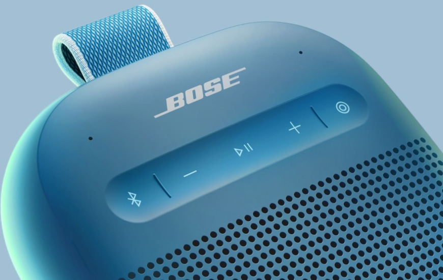 Prenosný reproduktor Bose Soundlink Micro 2nd Gen modrý Detail ovládacieho panelu na prenosnom reproduktore Bose SoundLink Micro
