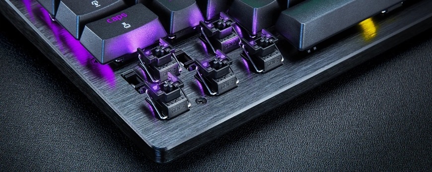 Klávesnica Razer Huntsman V3 Tenkeyless 8KHz, US Layout čierna Detail optických spínačov Razer s otvorenými klávesmi a RGB podsvietením
