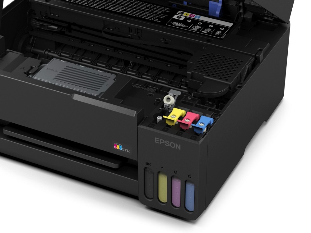 Tlačiareň multifunkčná Epson EcoTank L3352 čierna Detail otvorenej tlačiarne Epson EcoTank s odkrytým tlačovým mechanizmom a ukazovateľmi hladiny atramentu