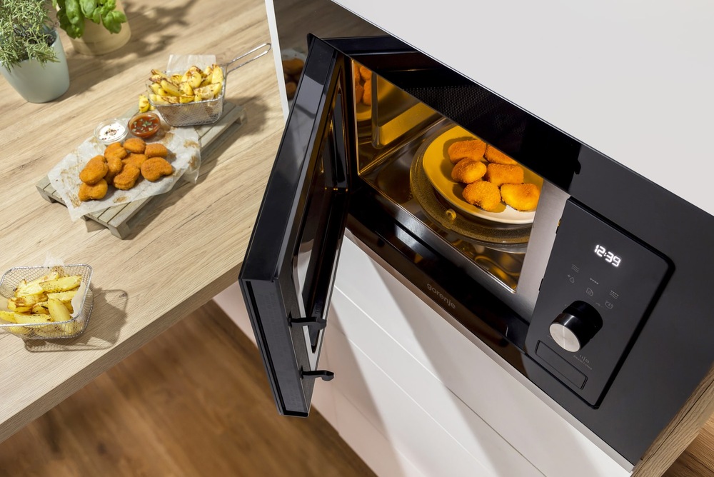 Mikrovlnná rúra Gorenje Superior BM251SG2BG čierna