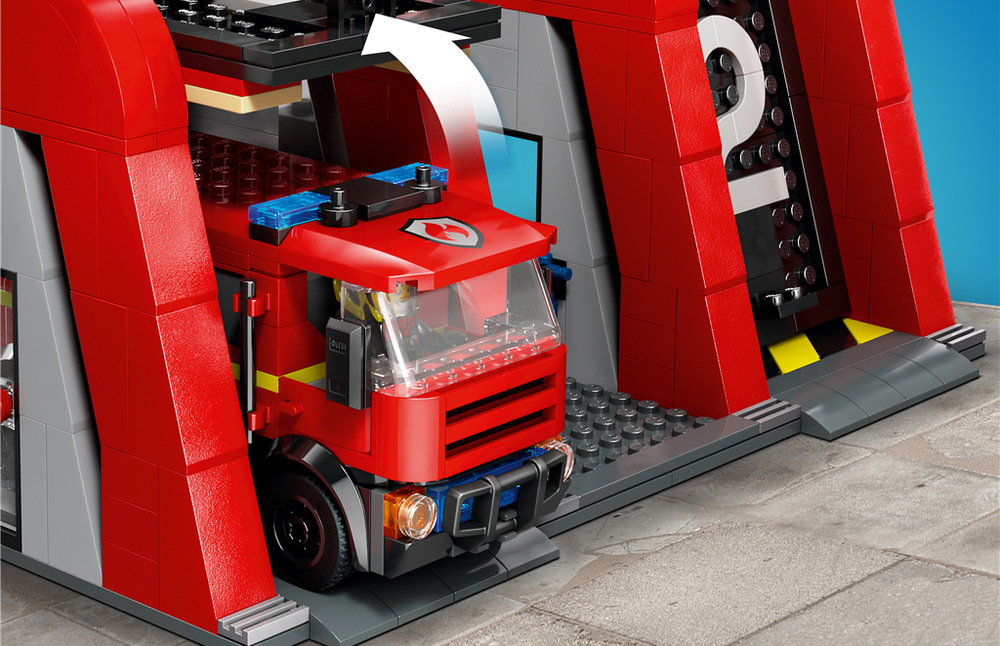 Stavebnica LEGO® City 60414 Hasičská stanice s hasičským vozem Hasičská stanica ponúka niekoľko poschodí, riadiace centrum, dve garáže, kuchynku, spálňu aj helipad.