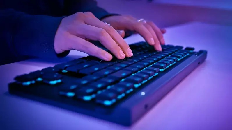 Klávesnica Logitech G515 TKL Lightspeed, CZ/SK layout čierna Klávesnica Logitech G515 TKL Lightspeed, CZ/SK layout čierna