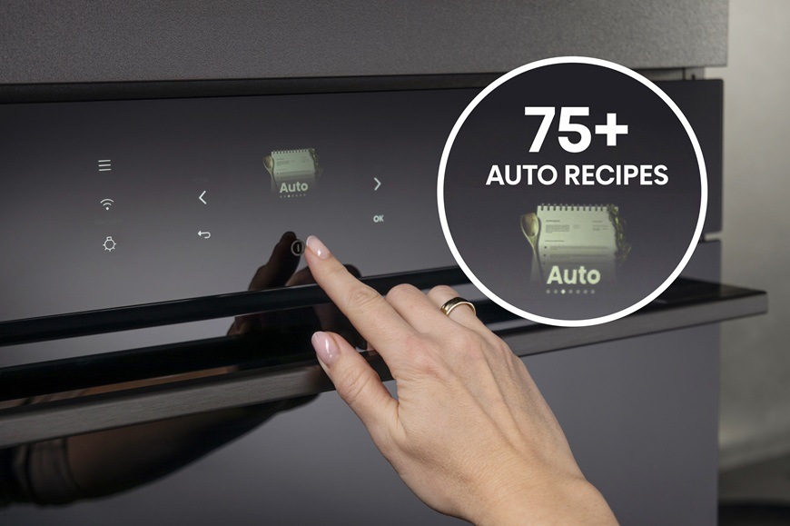 Rúra Hisense BI614P8B čierna Moderná vstavaná rúra Hisense s prehľadným dotykovým ovládaním ponúka viac ako 75 automatických receptov, ktoré uľahčujú nastavenie ideálnej teploty aj času pečenia.