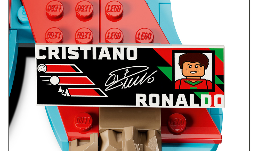 Stavebnica LEGO® Editions 43012 Cristiano Ronaldo – Hvězdné momenty fotbalu Aplikácia LEGO Builder ponúka prehľadný 3D návod a pomáha pri stavaní modelu z 490 dielikov