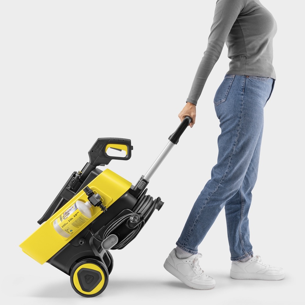 Vysokotlakový čistič Kärcher K 7 Comfort Premium Connect Vysokotlakový čistič Kärcher K 7 Comfort Premium Connect s teleskopickou rukoväťou, navijakom hadice a kolieskami pri preprave