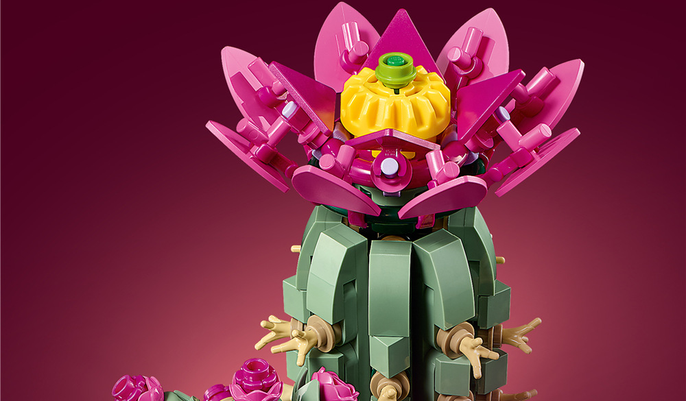 Stavebnica LEGO® Botanicals 11509 Kvetoucí kaktus Stavebnica s 482 dielikmi rozšíri kolekciu LEGO Botanicals a ponúkne deťom dva pôsobivé kaktusy.