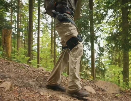 Exoskeleton Hypershell Ultra S čierny Exoskeleton Hypershell Ultra S veľmi pomáha a uľahčuje aj chôdzu dole a šetrí pritom kĺby.