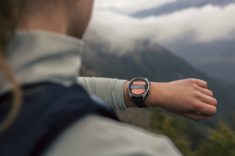 Inteligentné hodinky Garmin fenix 8 Pro 51 mm AMOLED Sapphire - Titanium / Graphite Silicone Band