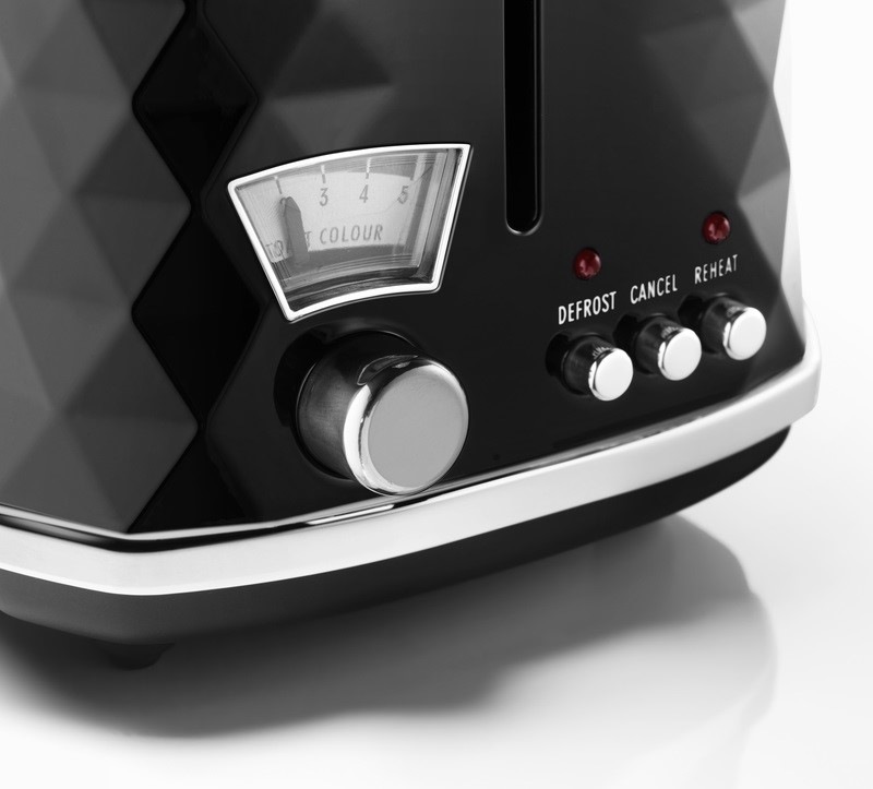Hriankovač De'Longhi Brillante CTJ2103.BK čierny Hriankovač De'Longhi Brillante CTJ2103.BK čierny
