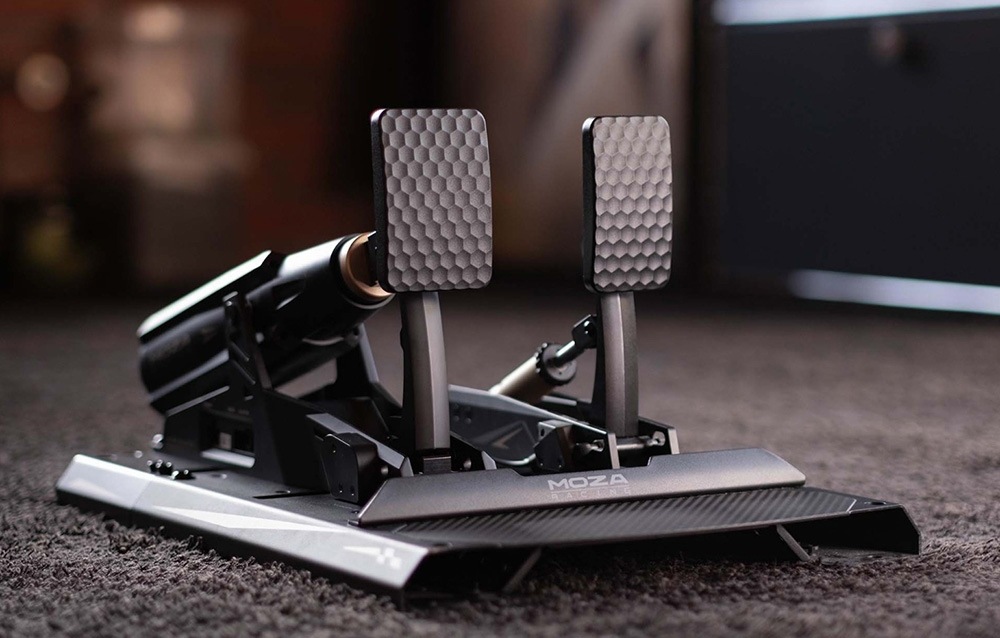 Pedále Moza Racing CRP2 + mBooster Pedal Set sa opiera aj o premyslenú ergonómiu