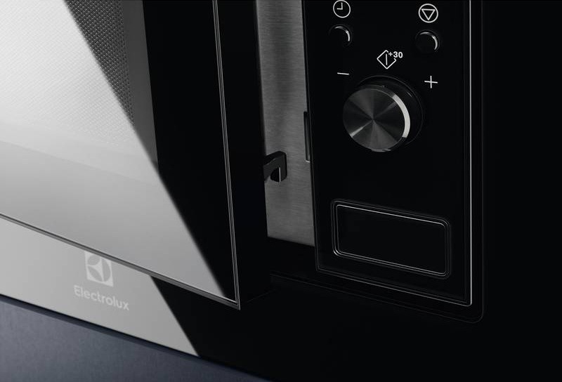 Mikrovlnná rúra Electrolux Série 300 LMS2203EMK čierna
