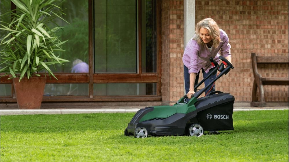 Kosačka Bosch Advanced Rotak 44-750 (bez batérie) Kosačka Bosch Advanced Rotak 44-750 (bez batérie)
