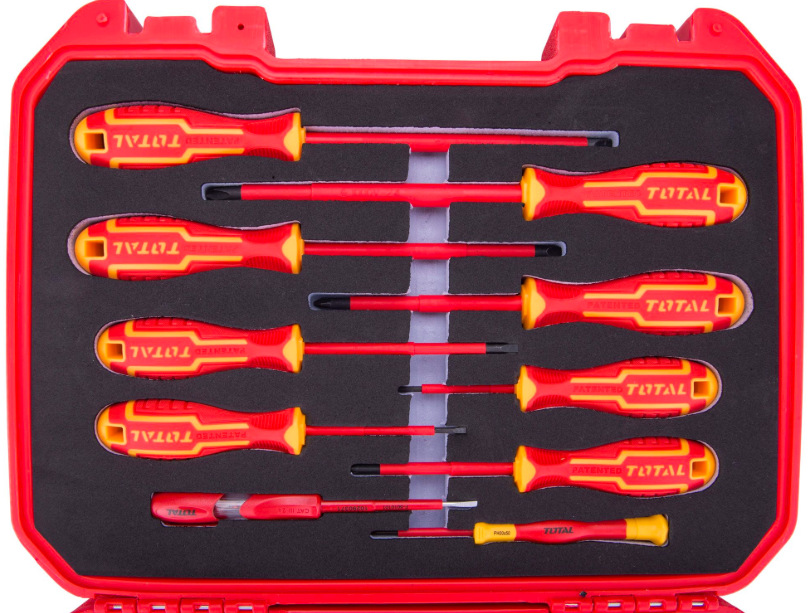 Sada náradia Total tools THKITH1601 (16 ks) Izolované ploché a krížové skrutkovače v penovej výplni sady Total Tools THKITH1601