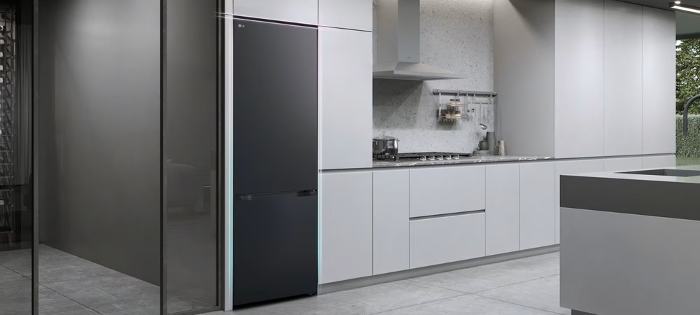 Chladnička s mrazničkou LG GBBS312BEV čierna Fit&Max design umožňuje vstavanie chladničky takmer bez medzery pri stene a plné otvorenie dverí aj v obmedzenom priestore.