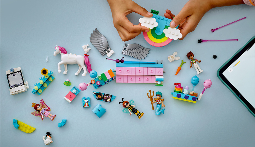 Z 261 kociek LEGO vznikne model s rozmermi cez 8 × 25 × 5 cm, ktorý môžu deti od 6 rokov zostaviť s pomocou aplikácie LEGO Builder a kombinovať s ďalšími modelmi LEGO Friends. 
