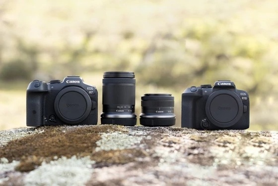 Canon EOS R10, čierna