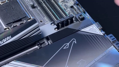 Základná doska GIGABYTE B850M AORUS ELITE WIFI6E čierna GIGABYTE B850M AORUS ELITE uľahčuje stavbu počítača