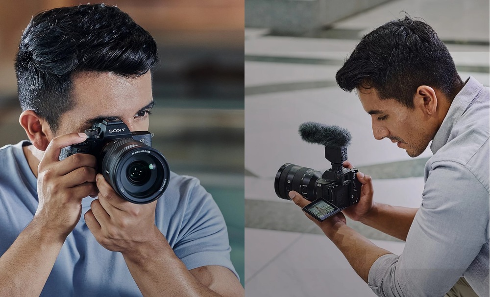 Muž fotografujúci a zhotovujúce video z ruky pomocou Sony Alpha A7 IV so stabilizáciou obrazu
