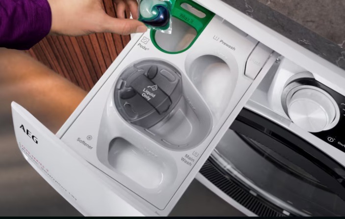 Práčka AEG série 7000 LFR71844SUC biela AEG LFR71844SUC UniversalDose