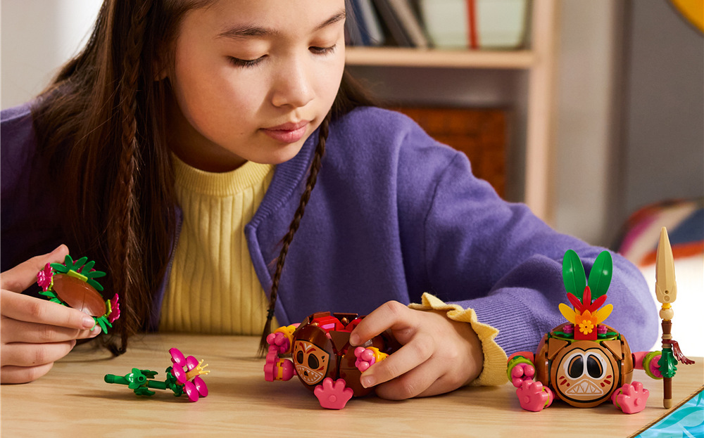 Stavebnica LEGO® │ Disney 43293 Kakamorové Z 407 dielikov vzniknú postavičky, ktoré môžu deti od 9 rokov využiť na hranie aj ako dekoráciu v izbe