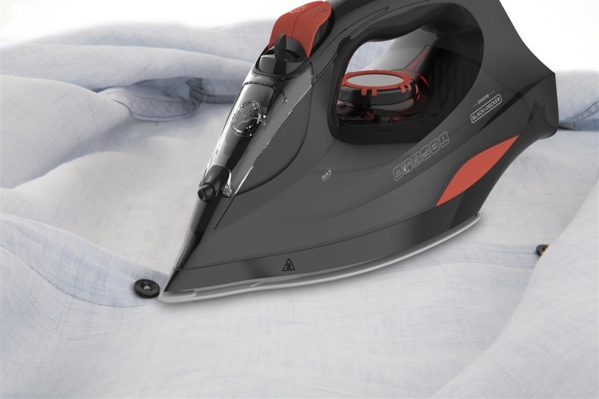 Žehlička Black+Decker BXIR3000E žehliacu košeľu