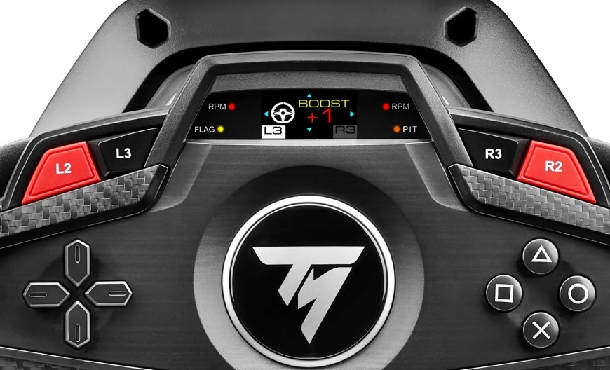Detail displeja na volante s telemetrickými údajmi