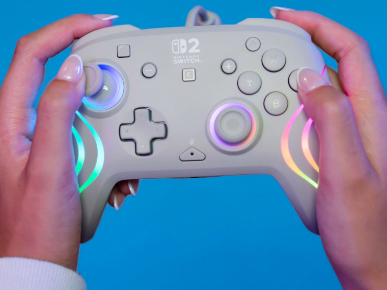 Gamepad Turtle Beach Afterglow Wave Wired RGB, NS2 sivý Hráčka ovláda šedý gamepad Turtle Beach Afterglow Wave s aktívnym RGB podsvietením