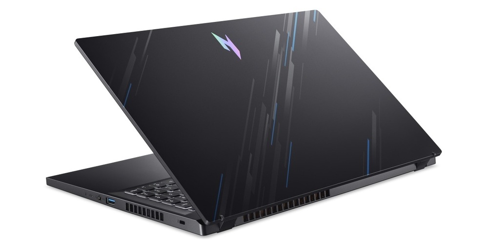 Pootvorený notebook Acer Nitro V 15 (ANV15-41-R6WB) zozadu