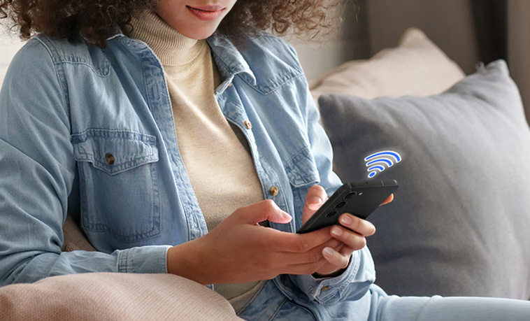 Práčka so sušičkou Samsung WD90DG6G94BBU4 čierna Ovládanie práčky Samsung WD90DG6G94BBU4 cez aplikáciu SmartThings na smartfóne.