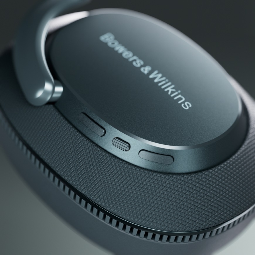 Slúchadlá Bowers & Wilkins Px7 S3 tyrkysová Detail náušníka Bowers & Wilkins Px7 S3 s ovládačmi