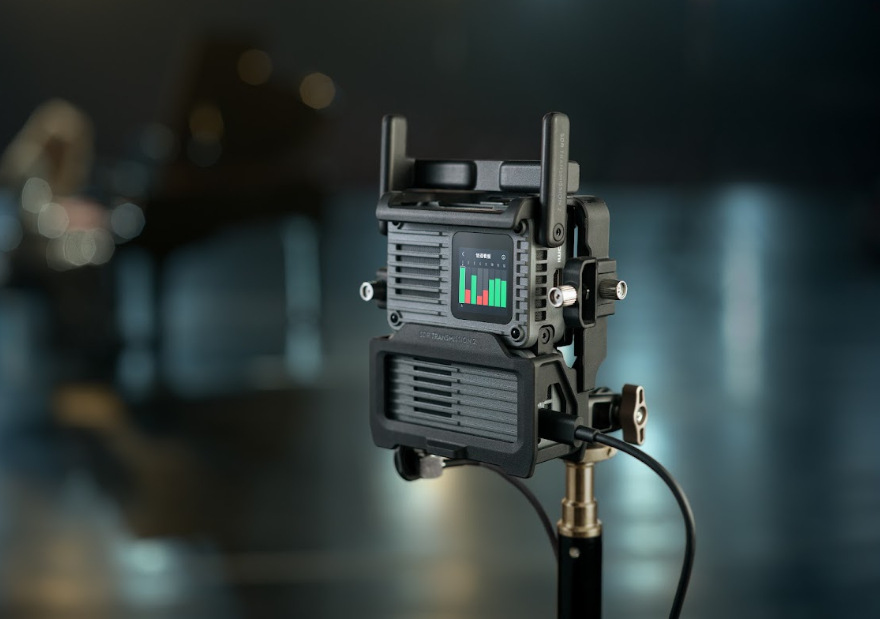 Vysielač DJI SDR Transmission 2 čierny DJI SDR Transmission 2 Combo má USB-C a podporuje aj nabíjanie z batérie