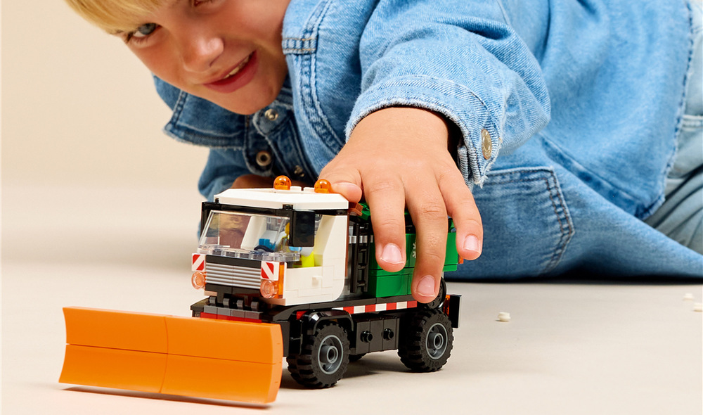 Stavebnica LEGO® City 60490 Sněžný pluh Z 263 dielikov vzniká kompaktný snežný pluh pre deti od šiestich rokov, ktorého stavanie uľahčí 3D návod.