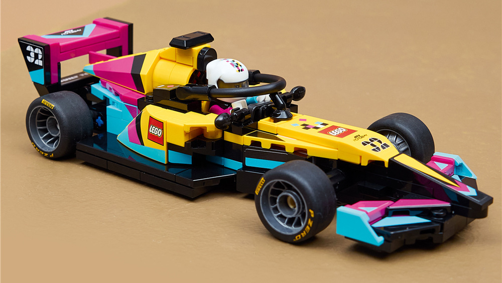 McLaren W1 si môžete zostaviť z kociek LEGO a pozrieť si jeho charakteristickú športovú siluetu.