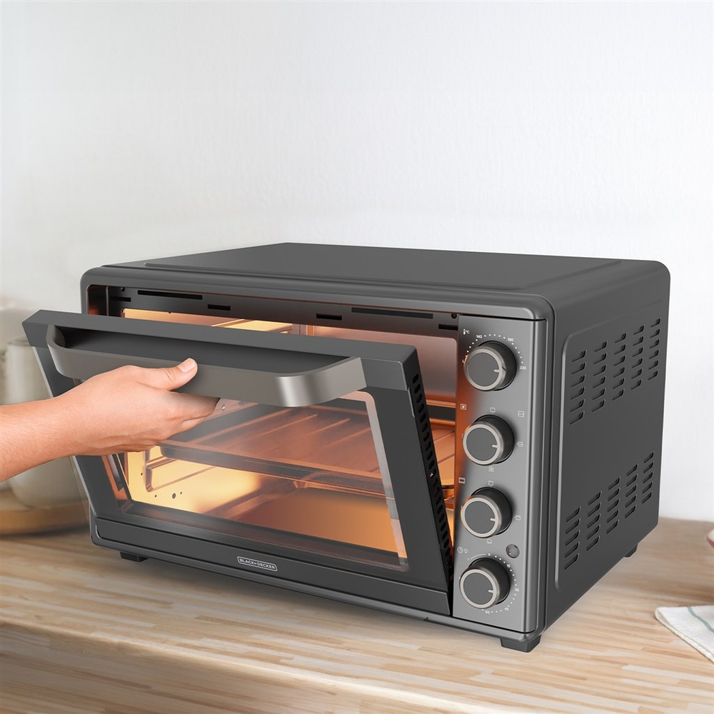 Rúra disponuje príkonom 2 000 W a objemom 45 litrov.