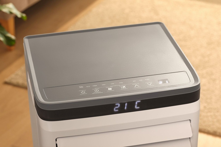 Mobilná klimatizácia Sencor SAC MT8042C Wi-Fi, 8 000 BTU/h biela Mobilná klimatizácia Sencor SAC MT8042C Wi-Fi s dotykovým ovládacím panelom a LED displejom umožňuje jednoduché nastavenie teploty, časovača aj režimov chladenia pre pohodlné používanie v domácnosti.