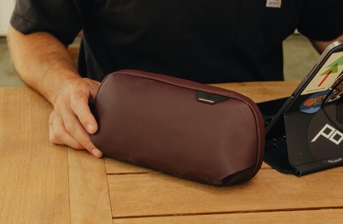 Puzdro Peak Design Tech Pouch Small 1L vínovej Puzdro Peak Design Tech Pouch Small 1L vínovej