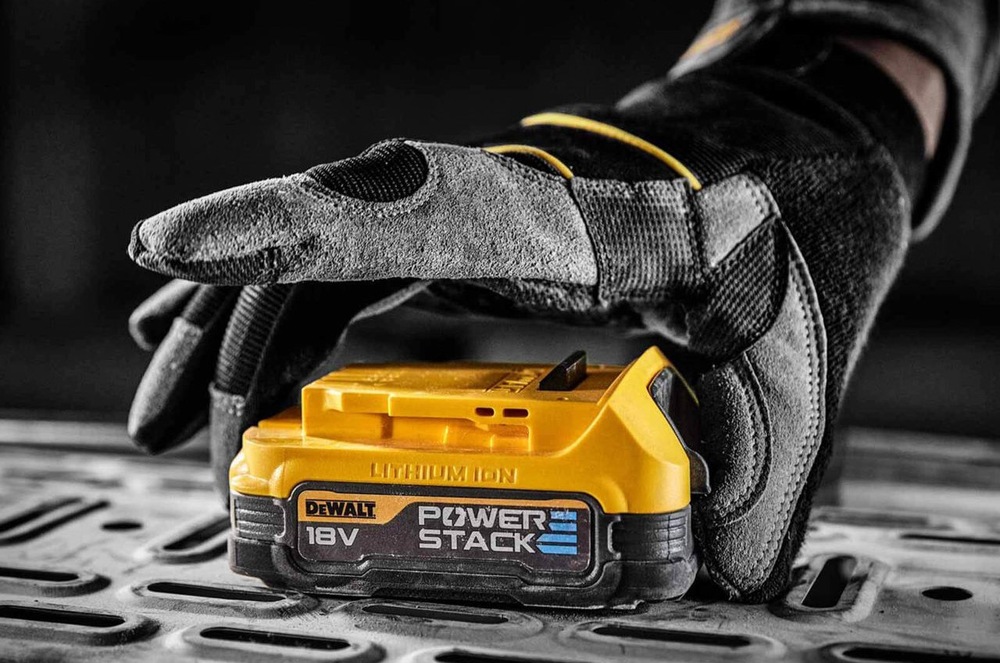 Set batérie a nabíjačky Dewalt XR 18V POWERSTACK DCB1102E2