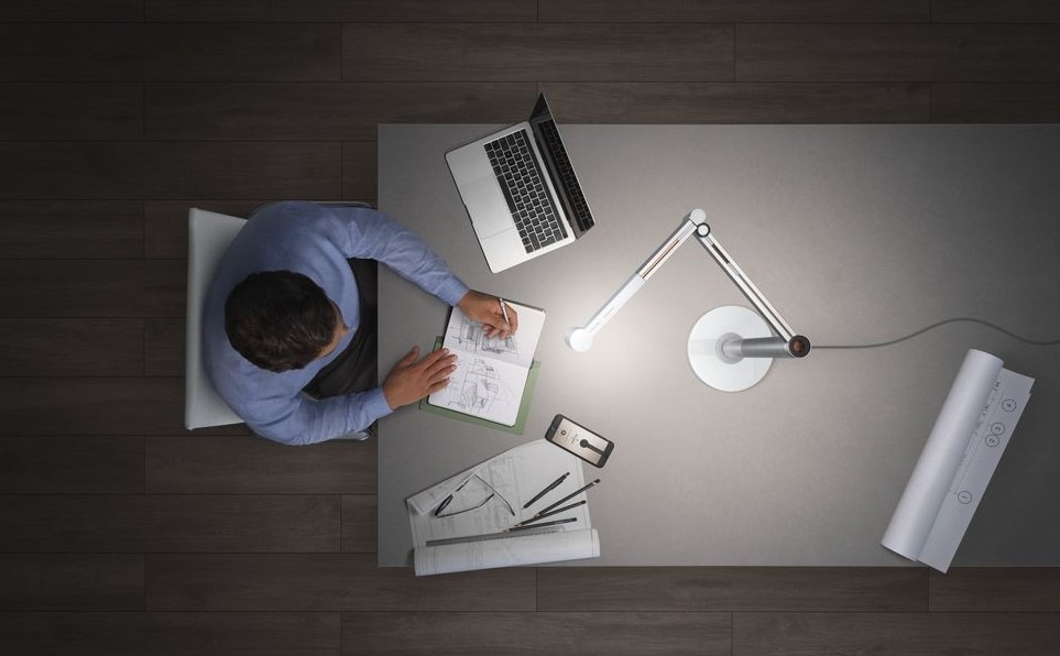 Stolná lampa Dyson Solarcycle Morph™ CD06 čierna