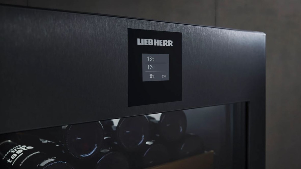 Displej vinotéky Liebherr WPgbi 5283, na ktorom svietia 3 nastavenia teploty a 1 nastavenia vlhkosti