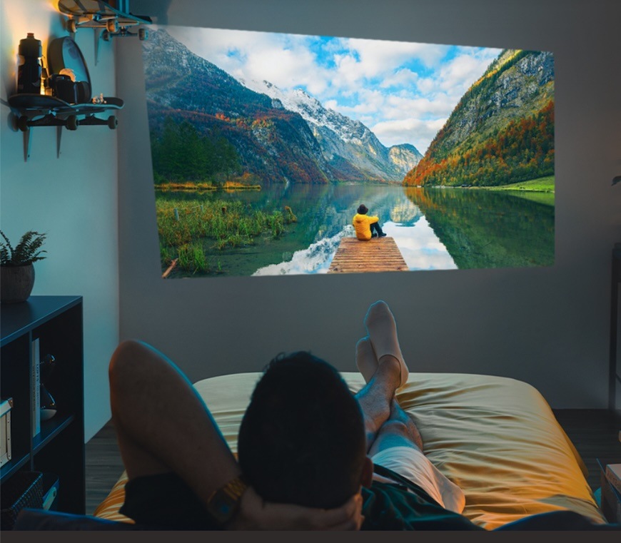 Projektor ViewSonic M1 Max sivý 360-stupňová projekcia a automatická korekcia lichobežníkového skreslenia umožňujú ľahké premietanie pôsobivých obrazov na strop, stenu, podlahu alebo akýkoľvek iný povrch.