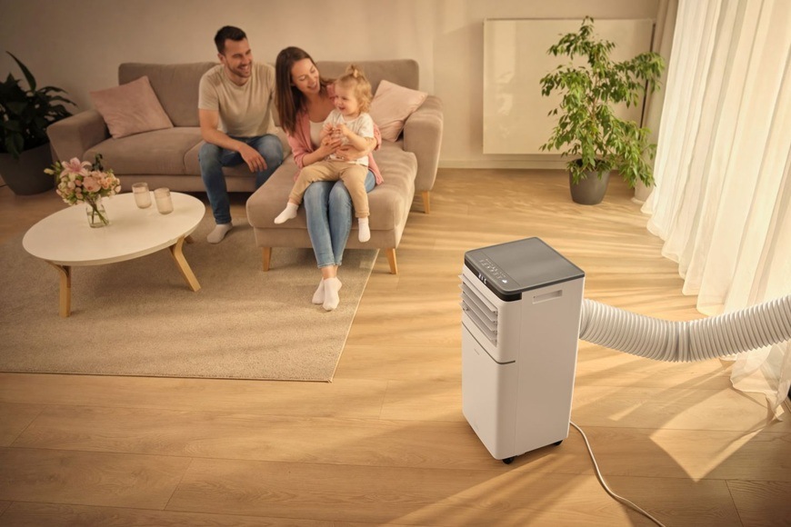 Mobilná klimatizácia Sencor SAC MT8042C Wi-Fi, 8 000 BTU/h biela Mobilná klimatizácia Sencor SAC MT8042C Wi-Fi vytvára príjemné a chladné prostredie pre celú rodinu v modernej obývacej izbe a vďaka kompaktnému dizajnu ponúka pohodlné používanie počas horúcich letných dní.