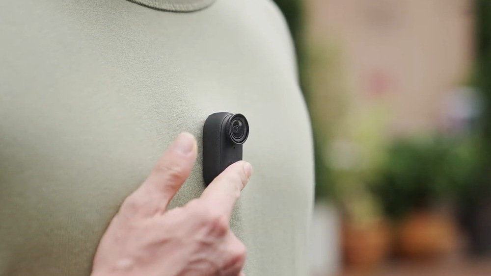Outdoorová kamera Insta360 GO 3S Retro bundle 64 GB červená QuickCapture, gestá a hlasové ovládanie umožní natáčať pohodlne aj s voľnými rukami.