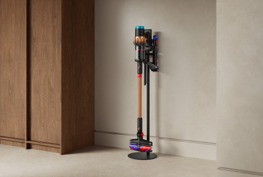 Stojan Dyson Dok™ Multi (DS-972214-08) čierny Stojan Dyson Dok Multi (DS-972214-08) umiestnený v interiéri