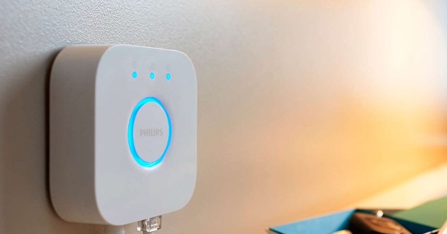 Ovládač Philips Hue Bridge 2.0 biele Ovládač Philips Hue Bridge 2.0 biele