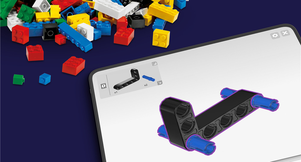 Stavebnica LEGO® Technic 42179 Planeta Země a Měsíc na oběžné dráze Otočná kľučka uvádza Zem a Mesiac do pohybu okolo Slnka a deťom názorne približuje vesmír.