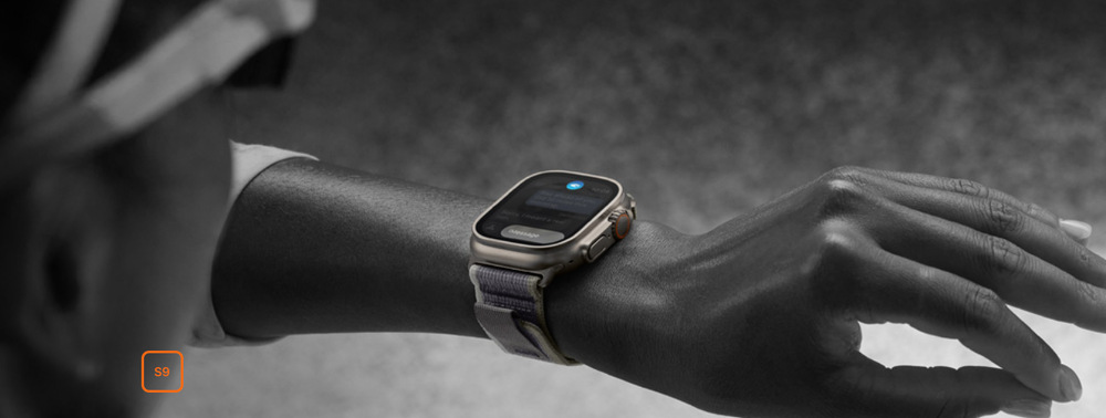 Inteligentné hodinky Apple Watch Ultra 2 GPS + Cellular 49mm čierny titán - čierny trailový ťah - S/M