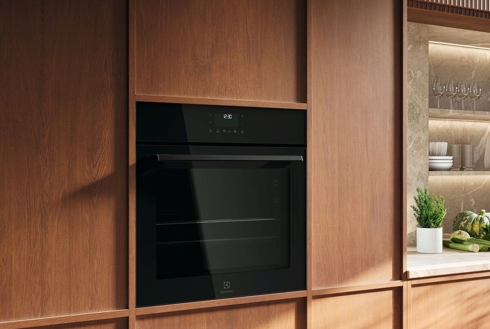 Rúra Electrolux LOD7P86Z séria 500 SurroundCook SteamBake v kuchynskej linke