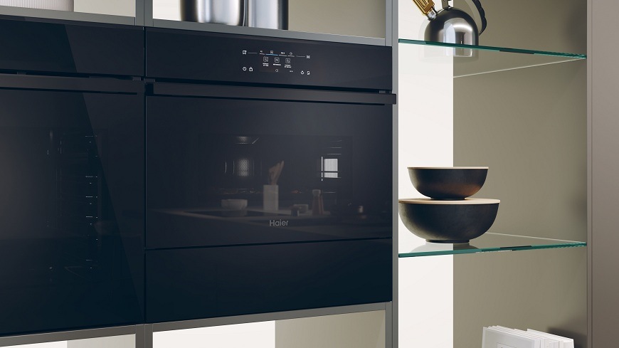 Ohrievacia zásuvka Haier HWD14ID6E čierna ohrevná zásuvka haier HWD14ID6E pod kompaktnou vstavanou rúrou haier, vedľa nich sa nachádza aj štandardná rúra haier