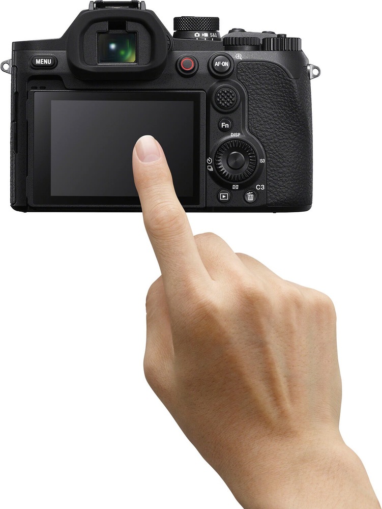 Zadná strana fotoaparátu Sony RX10 V s dotykovým displejom a elektronickým hľadáčikom