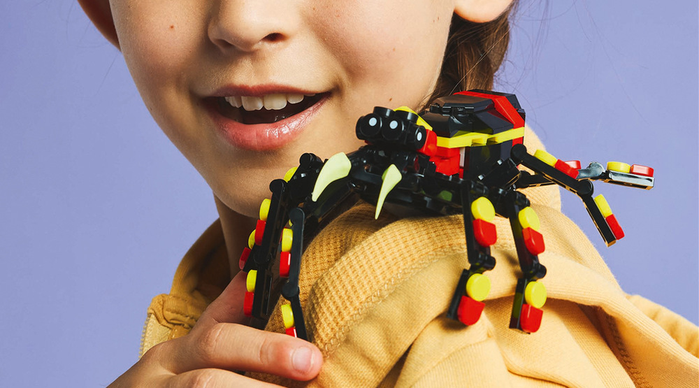 Stavebnica LEGO® Creator 3 v 1 31159 Divoká zvířata: Překvapivý pavouk Aplikácia LEGO Builder uľahčí stavanie vďaka 3D návodu a hotové modely je možné využiť na hranie aj vystavenie.